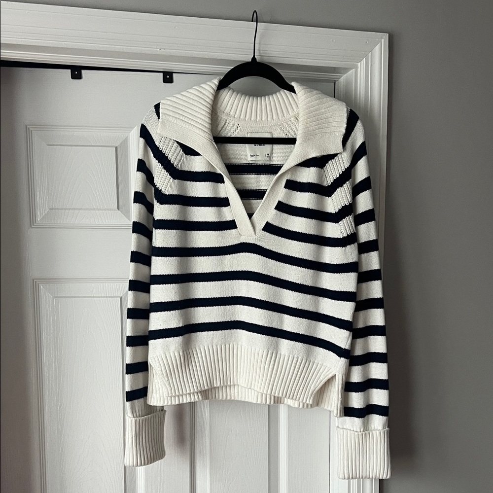 Abercrombie & Fitch Navy and White Striped V-Neck Sweater